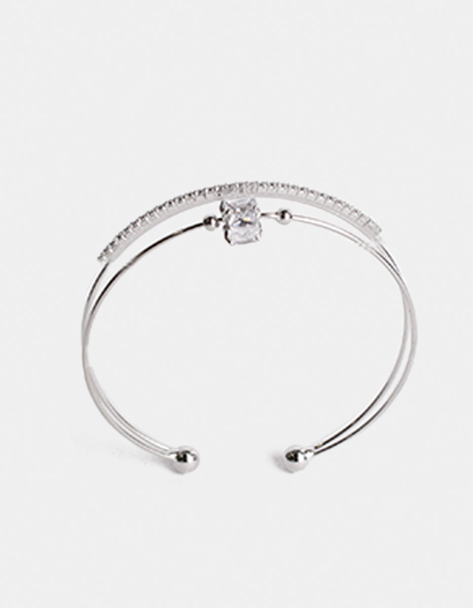 Brazalete de metal noble con Baño de Platino, Doble Hilo con Topacio Blanco Cúbico Central y Topacios Blancos Festive Style