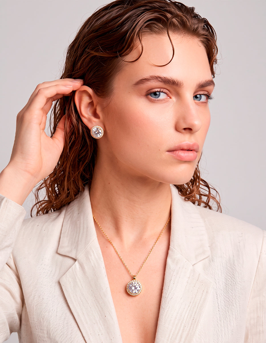 Set de Collar y Pendientes en Metales Nobles bañados en Oro de 18 Kilates con Topacios Blancos