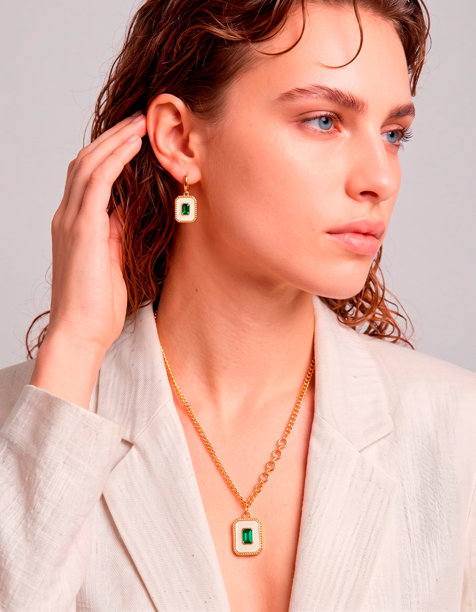 Set de Collar y Pendientes en Metales Nobles bañados en Oro de 18 Kilates con Esmeralda de Bombay Verde