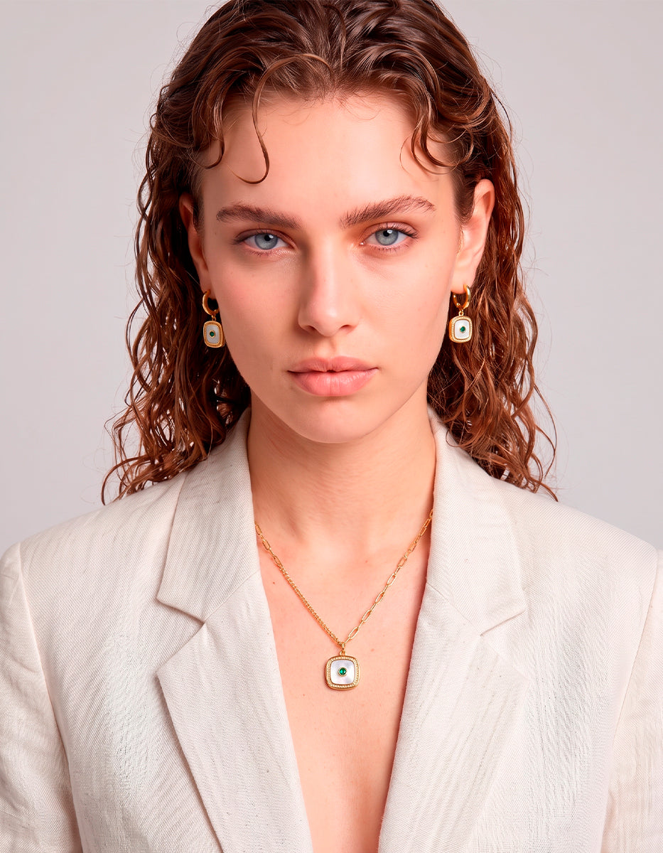 Set de Collar y Pendientes en Metales Nobles bañados en Oro de 18 Kilates con Esmeralda de Bombay Verde