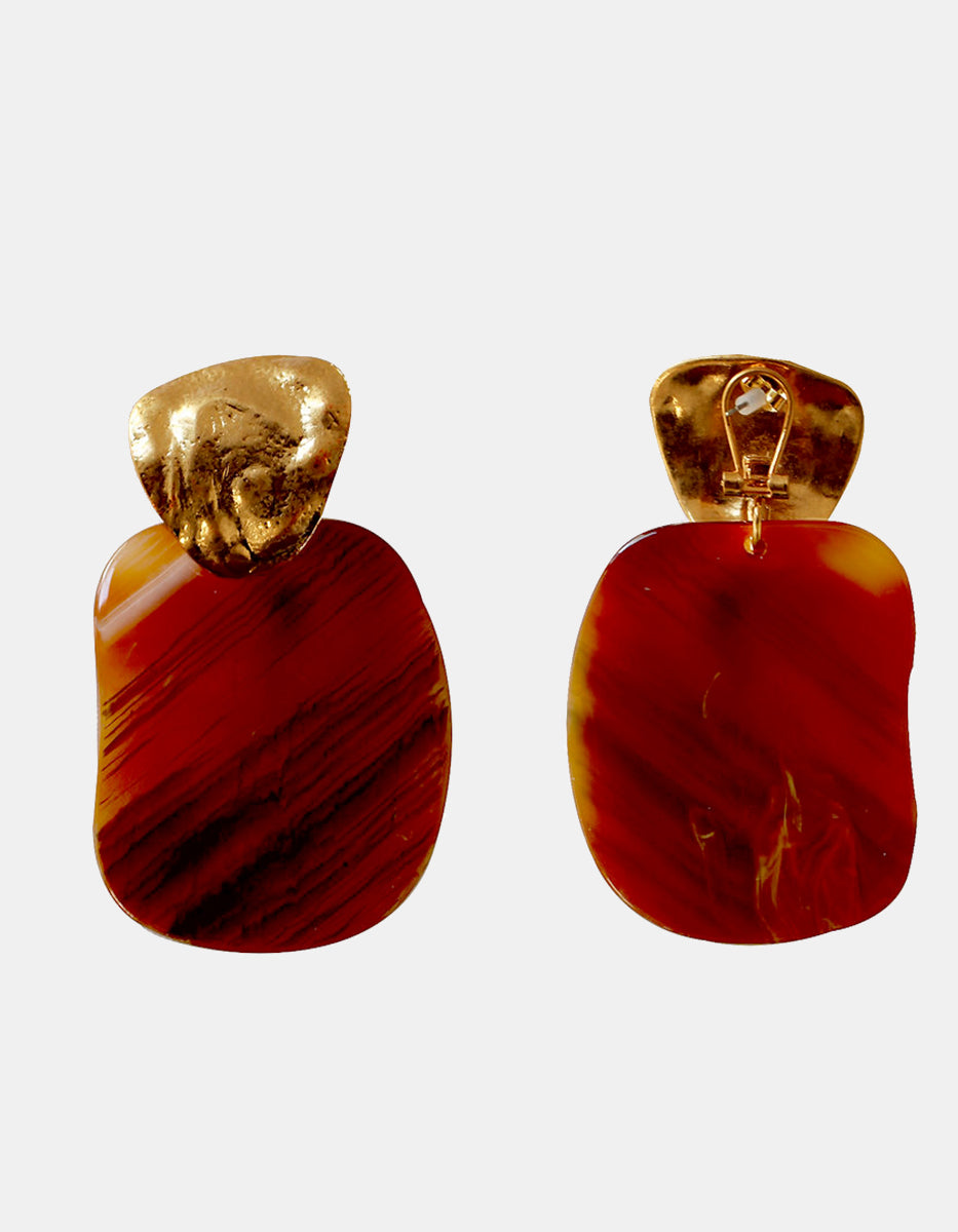 Pendientes oro laminado 22 kt con acabado marmoleado orgánico Golden Chic