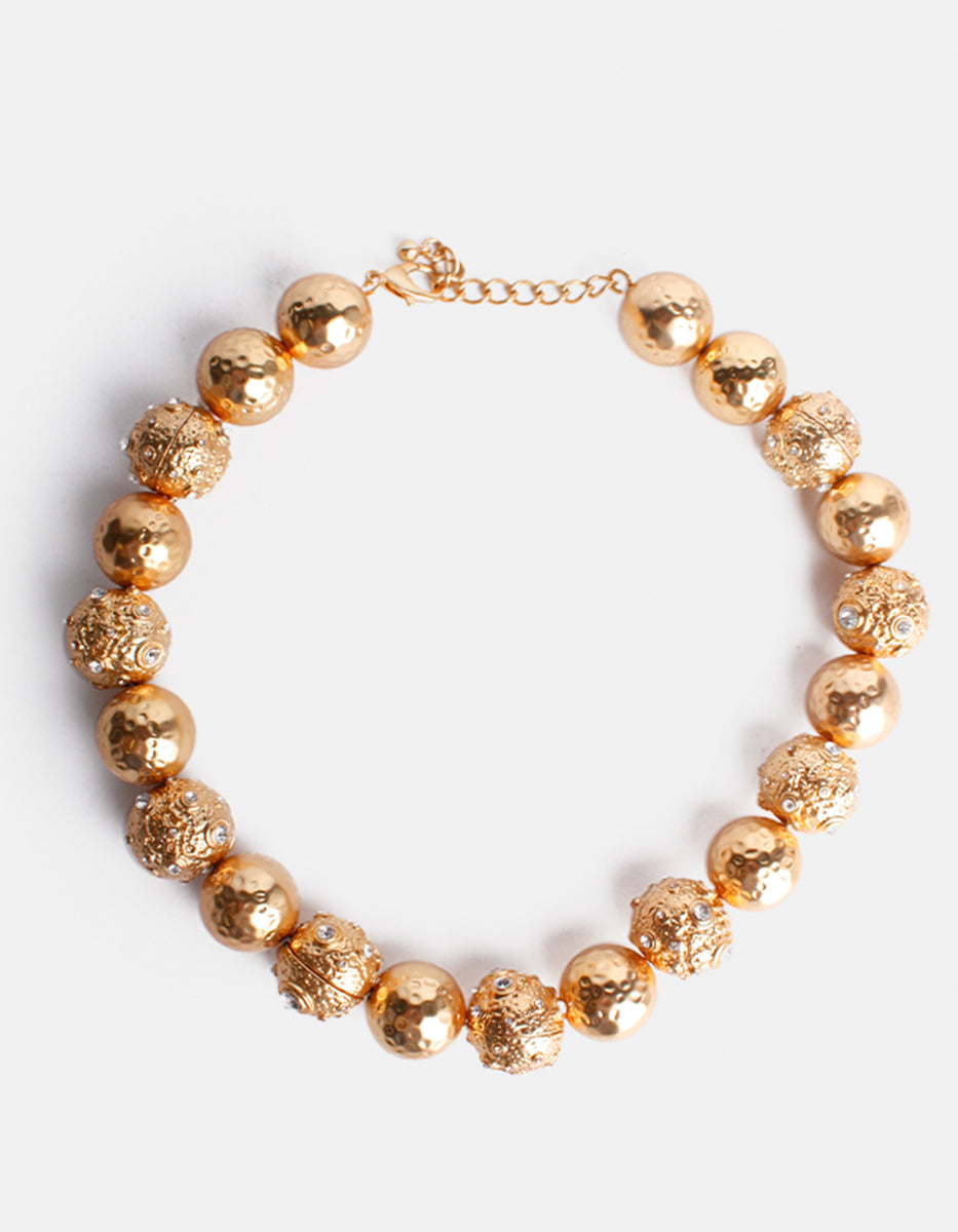 Collar oro laminado 22 kt con bolas martilladas y topacios blanco Golden Chic