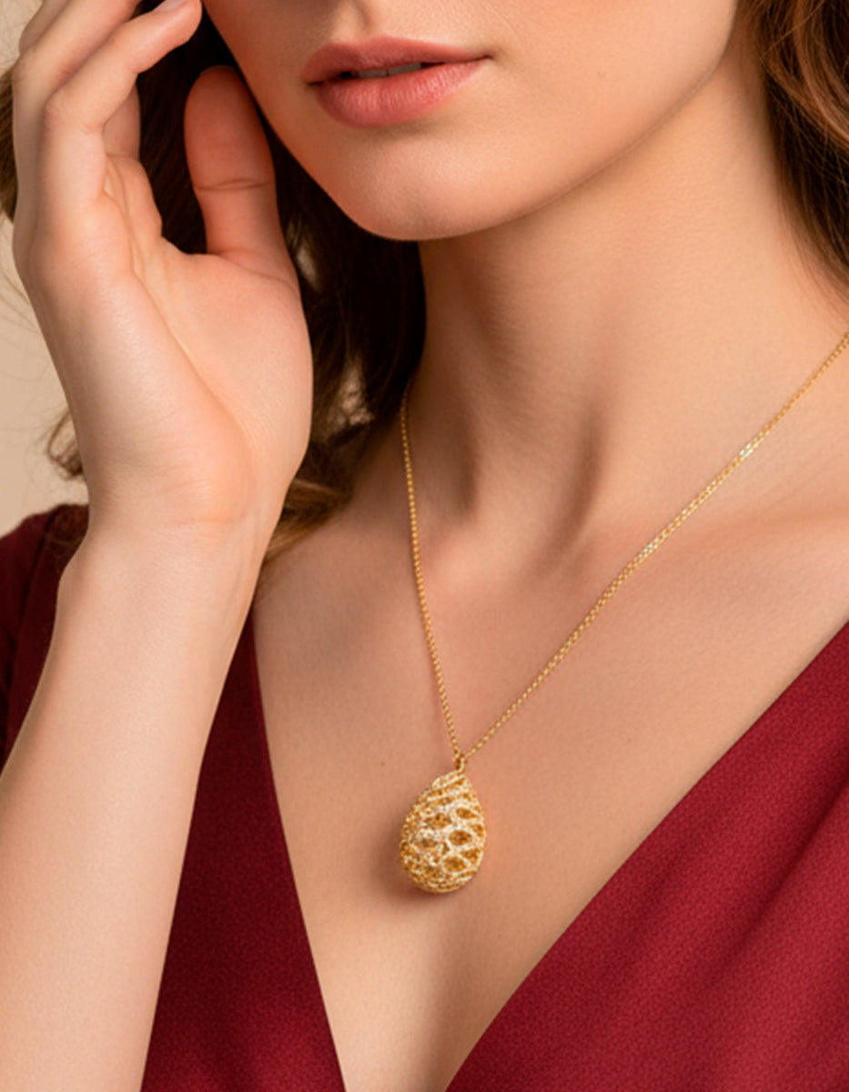 Cadena con dije de gota grande & 500 topacios blancos montados corte diamante Infinito Elite