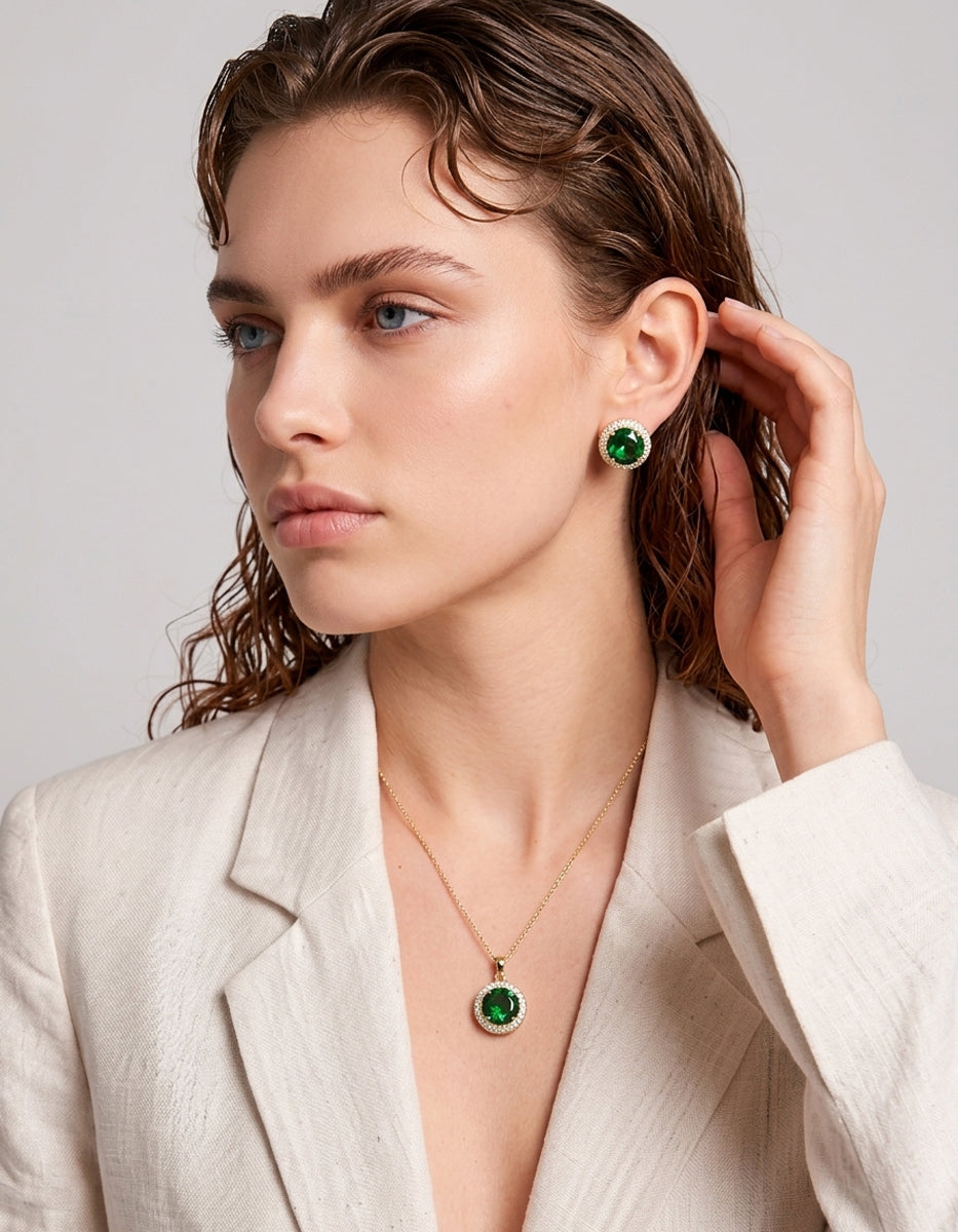 Set de Collar y Pendientes en Metales Nobles bañados en Oro de 18 Kilates con Esmeralda de Bombay Verde