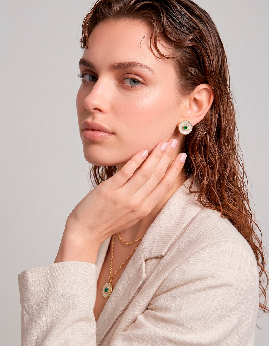 Set de Collar y Pendientes en Metales Nobles bañados en Oro de 18 Kilates con Esmeralda de Bombay Verde