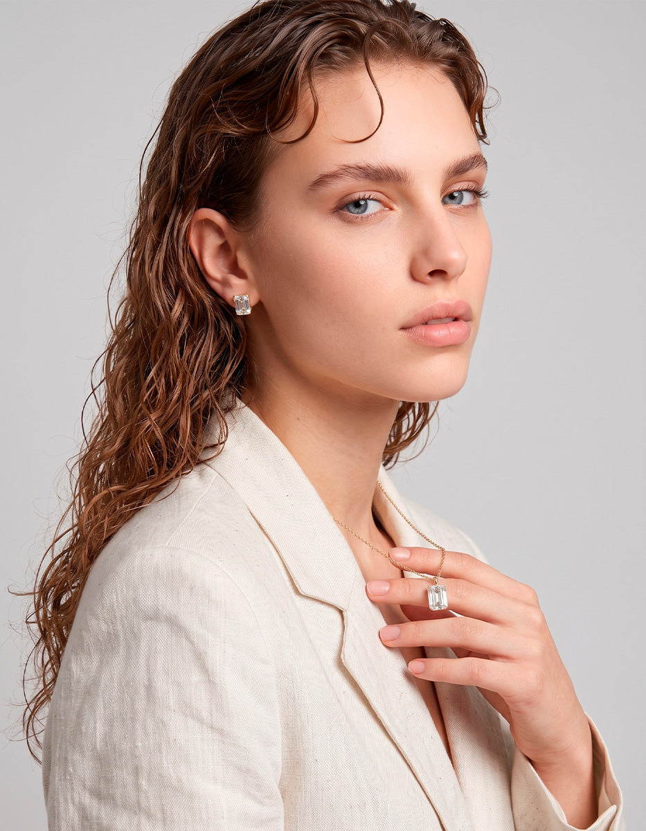 Set de Collar y Pendientes en Metales Nobles bañados en Oro de 18 Kilates con Topacios Blancos