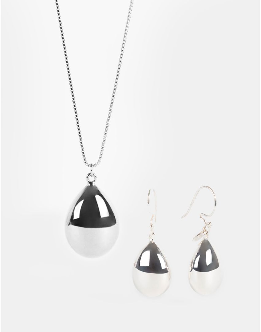 Collar y aretes con forma de gota