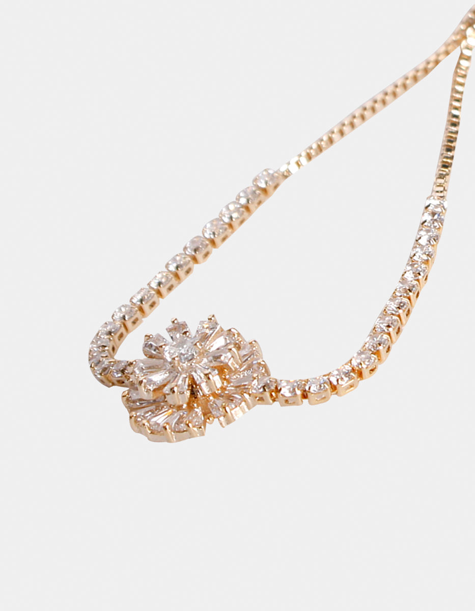 Pulsera ajustable con doble flor movimiento y topacios blancos Festive Style