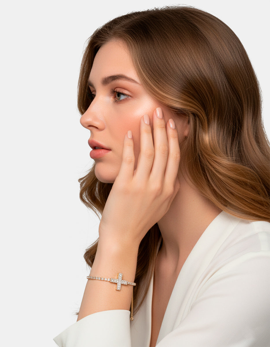 Pulsera ajustable con cruz central & topacios blancos Festive Style