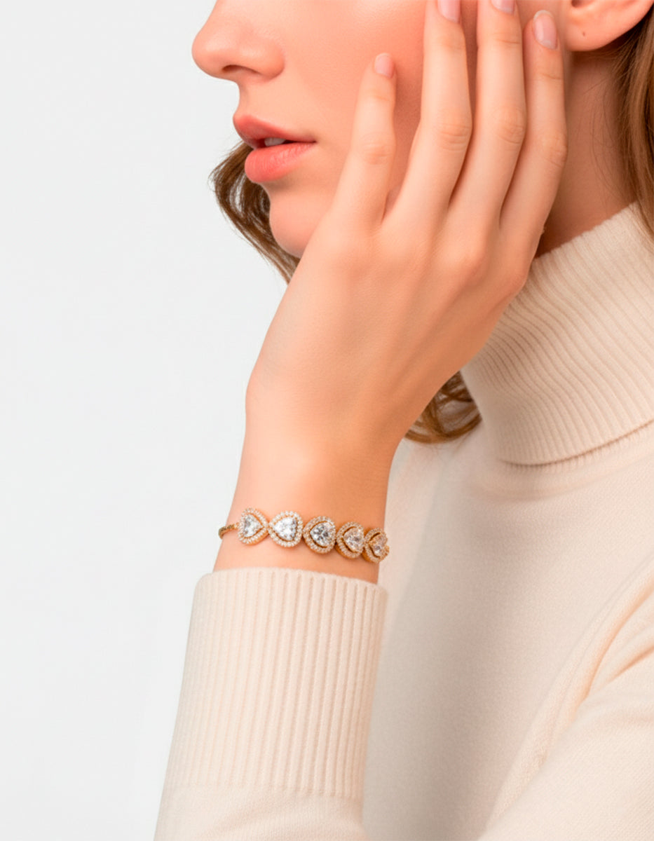 Pulsera ajustable con 5 corazones y topacios blancos Festive Style