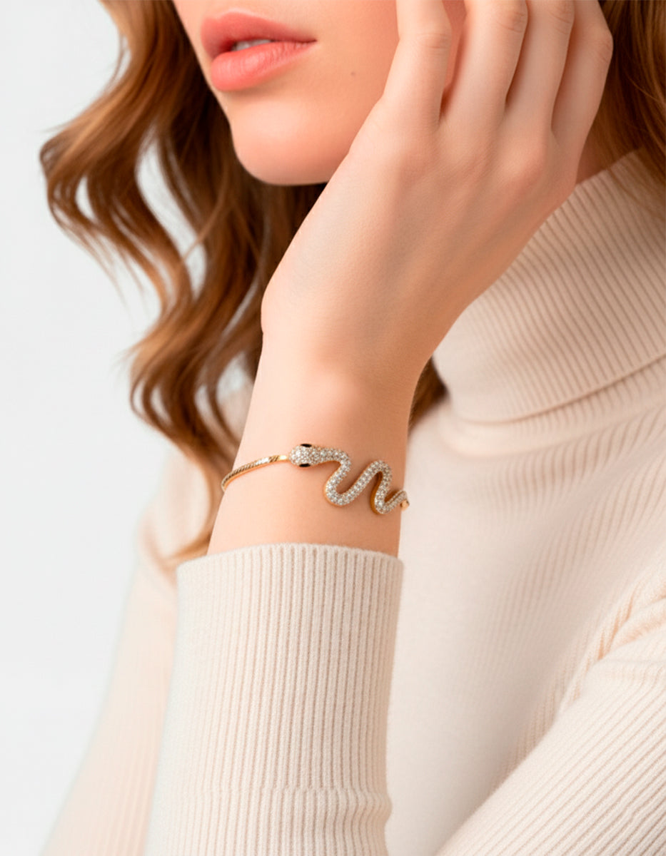 Pulsera ajustable con serpiente con topacios blancos Festive Style