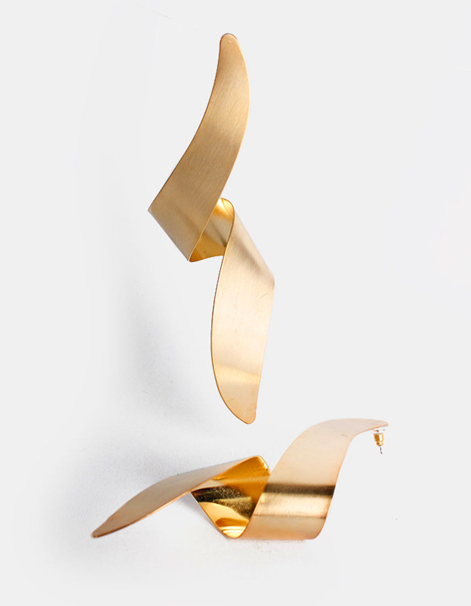 Pendientes Oro laminado mate movimiento espiral Golden Chic