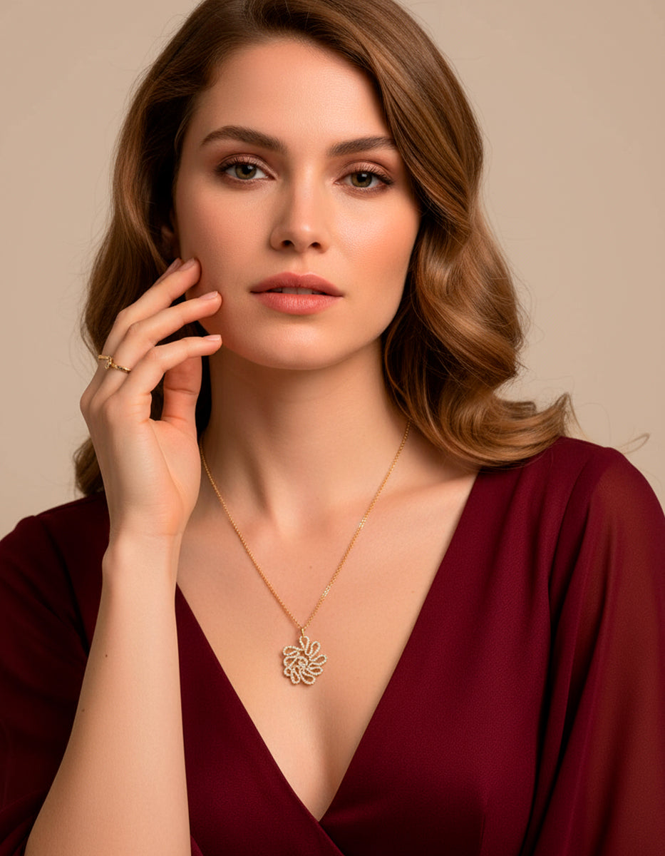 Cadena con dije redondo chico & 375 topacios blancos montados corte diamante Infinito Elite