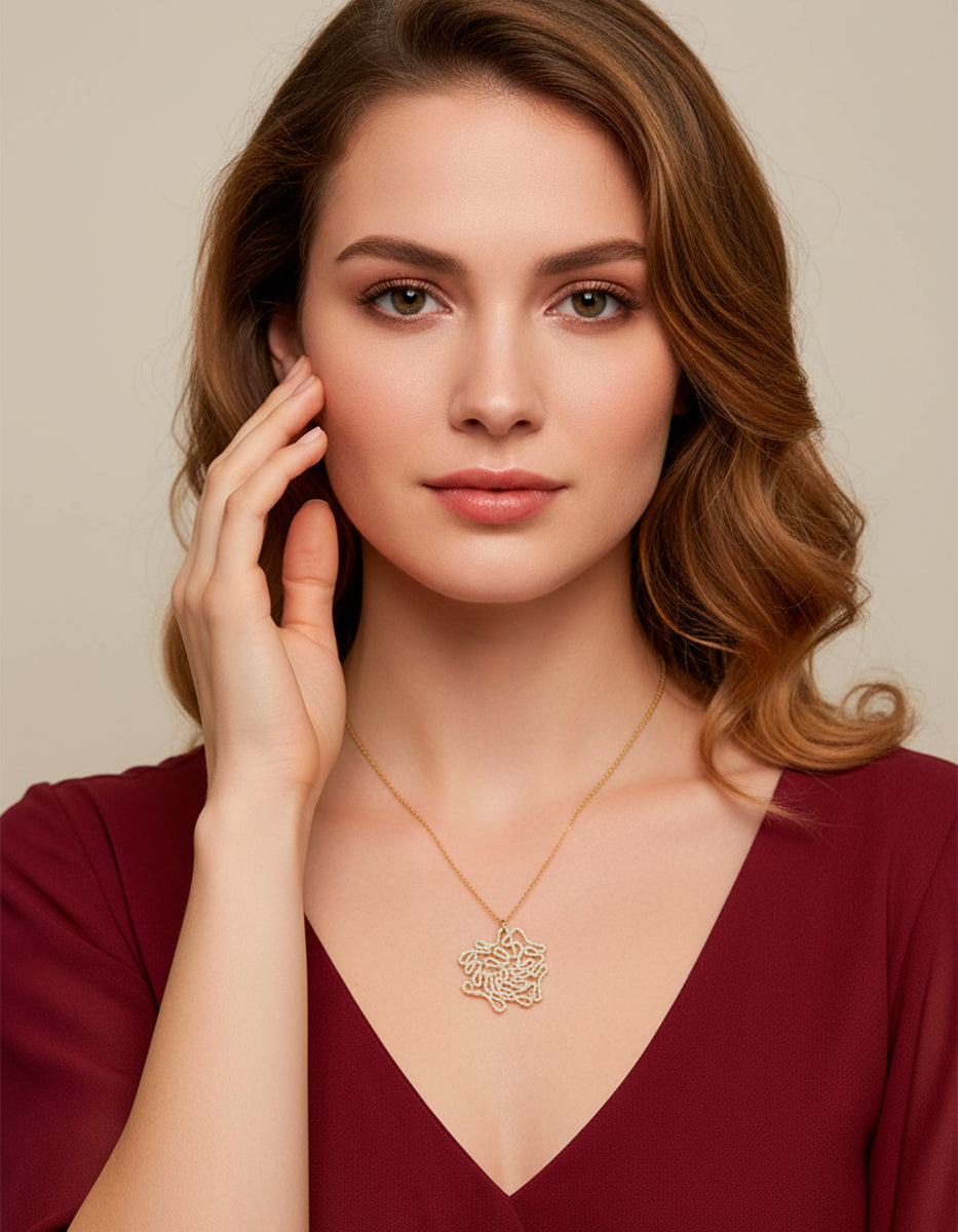 Cadena con dije redondo mediano & 400 topacios blancos montados corte diamante Infinito Elite