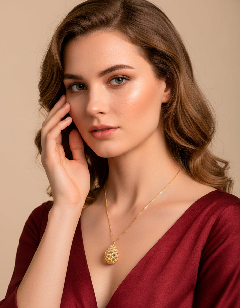 Cadena con dije de gota grande & 500 topacios blancos montados corte diamante Infinito Elite