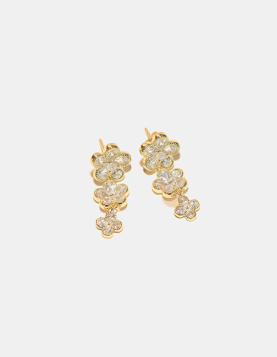 Pendientes elegante adornada con pavé de circonitas blancas Puresa