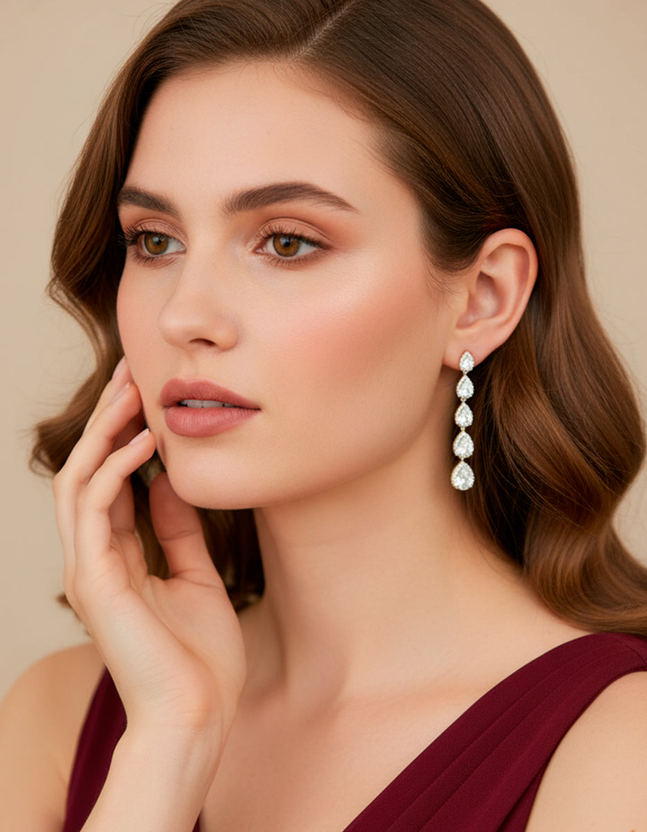 Pendientes elegantes adornados con pavè de  circonitas blancas Puresa