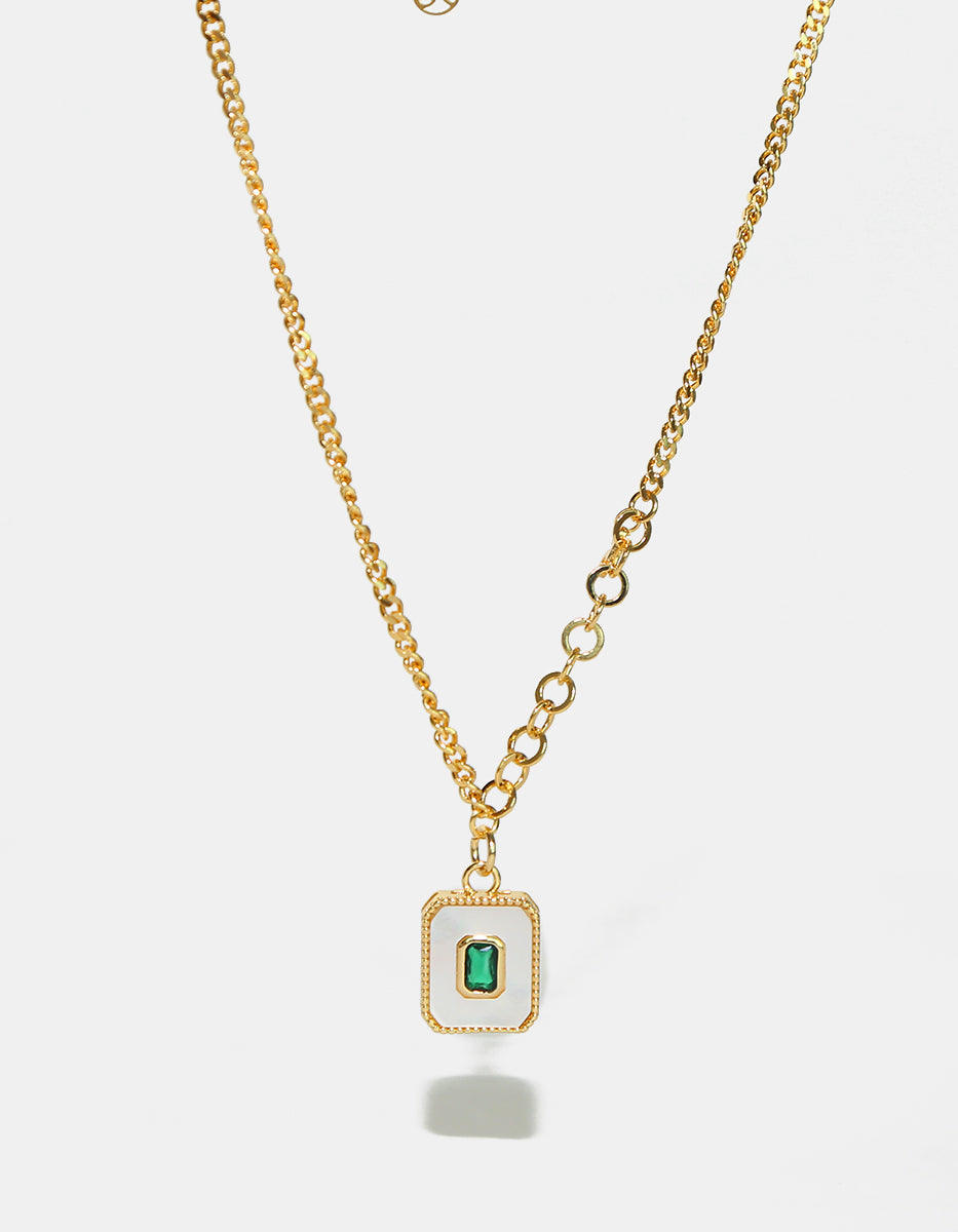 Set de Collar y Pendientes en Metales Nobles bañados en Oro de 18 Kilates con Esmeralda de Bombay Verde