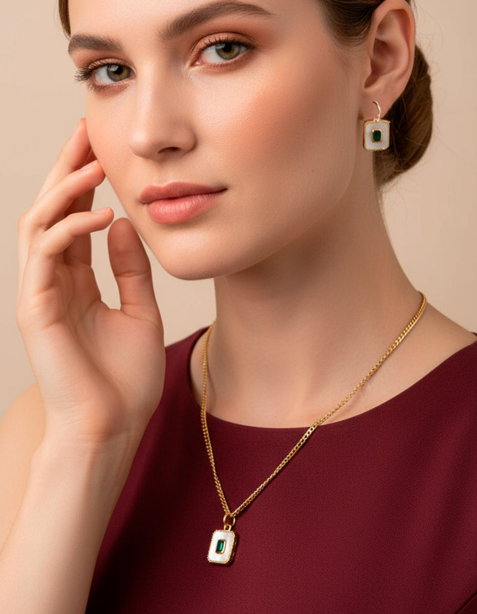 Set de Collar y Pendientes en Plata 925 bañados en Oro de 22 Kilates con Esmeralda de Bombay Verde