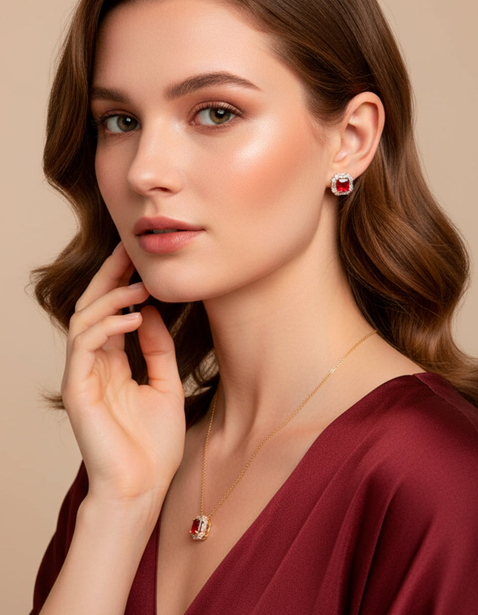 Set de Collar y Pendientes en Plata 925 bañados en Oro de 22 Kilates con Gema de Color Rojo