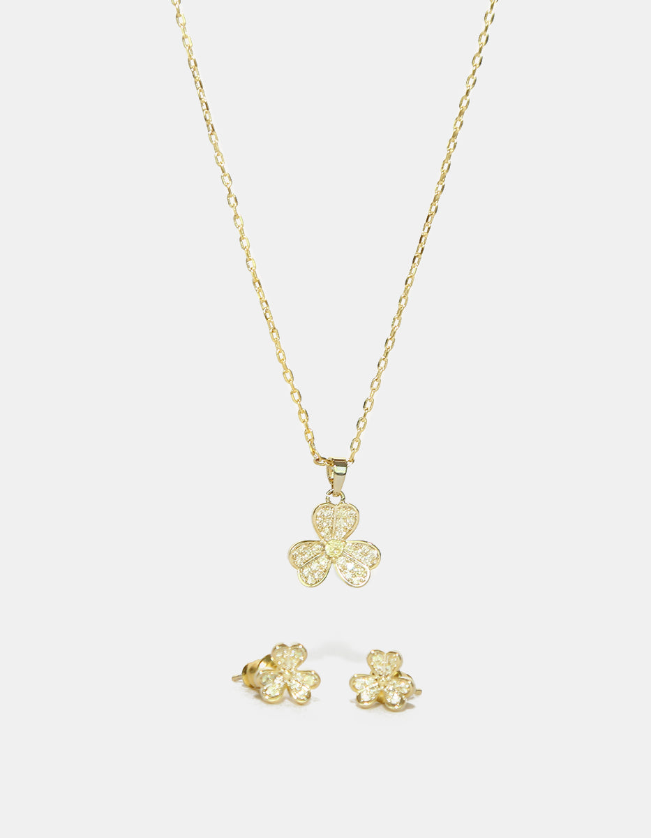 Set de Collar y Pendientes en Plata 925 bañados en Oro de 22 Kilates con Topacios Blancos en forma de Trébol