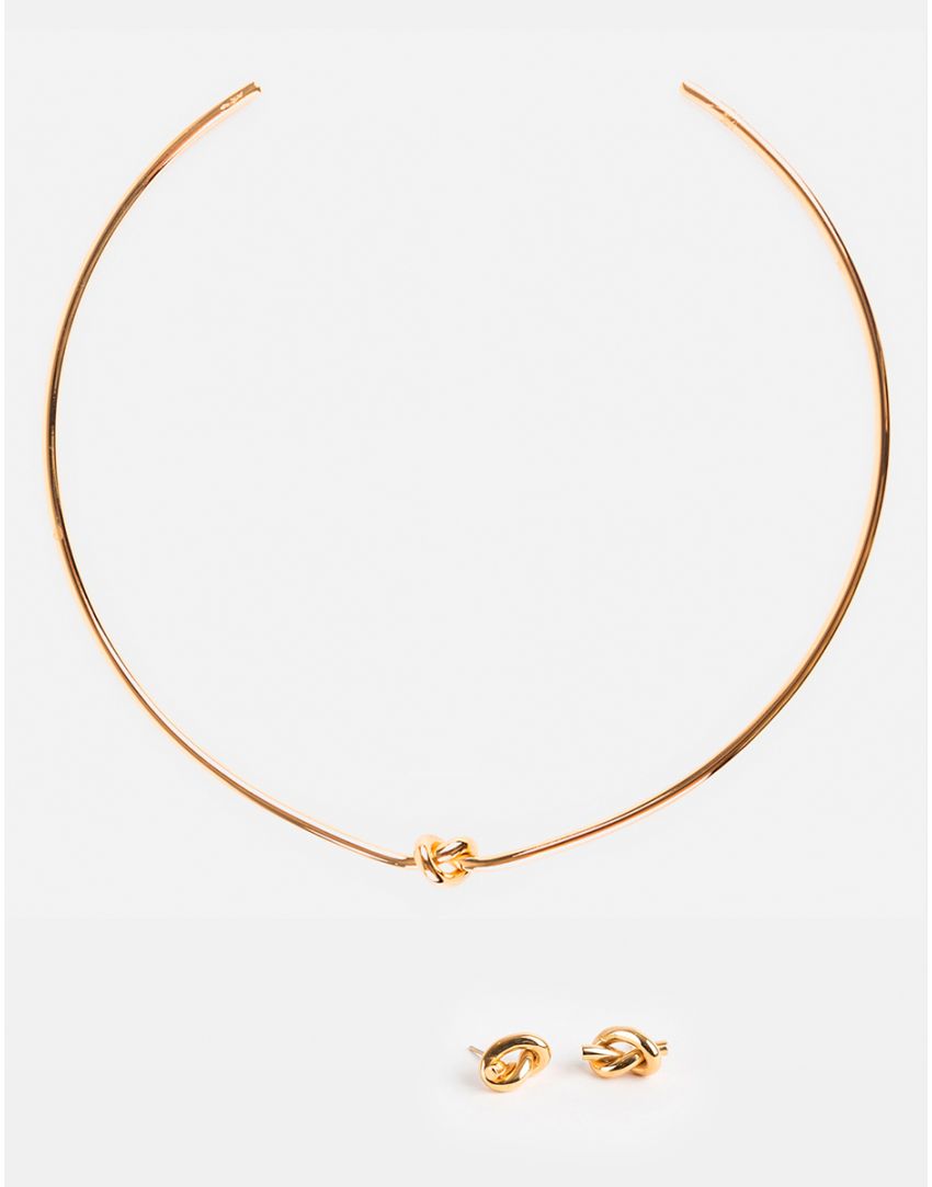 Gargantilla y broqueles con forma de nudo